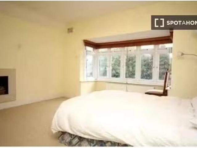 Room in shared flat for rent in London, 5 bedrooms