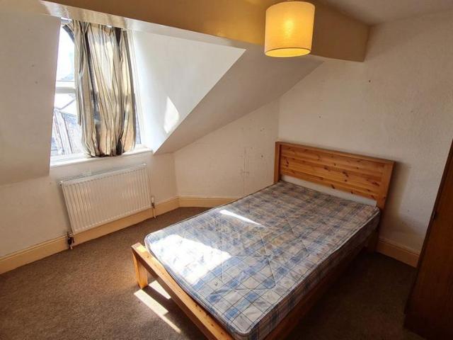 Room In Shared house £400 1 bed in a house share to rent £400 pcm £92 pw