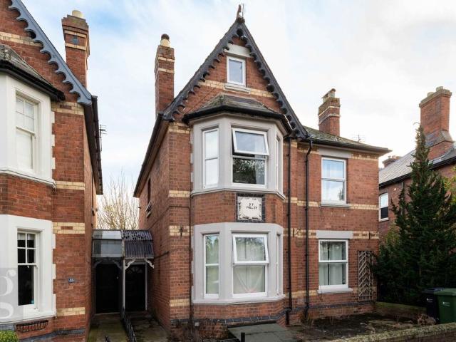 Room in Shared House – Mill Street. 1 bed semi detached bungalow to rent £525 pcm £121 pw