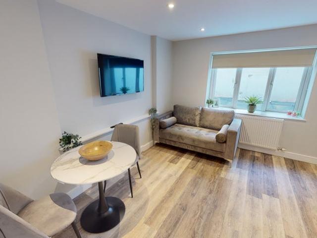 Room in 2 bed flat @ 58 Whiteladies road!