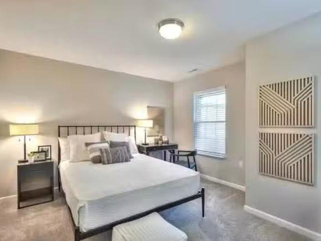 Room in 2 Bedroom 2 Bathroom Isleworth 2