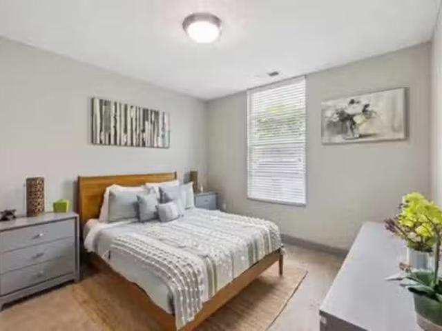 Room in 2 Bedroom 2 Bathroom