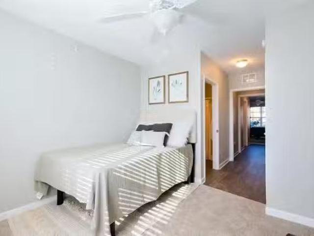 Room in 2 Bedroom 2 Bathroom