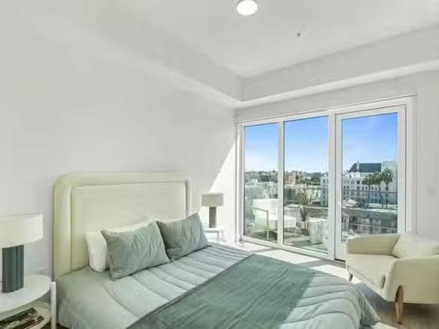 Room in 2 Bedroom 2 Bathroom
