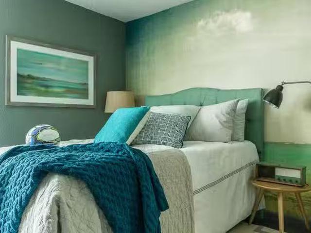 Room in 2 Bedroom 2 Bathroom