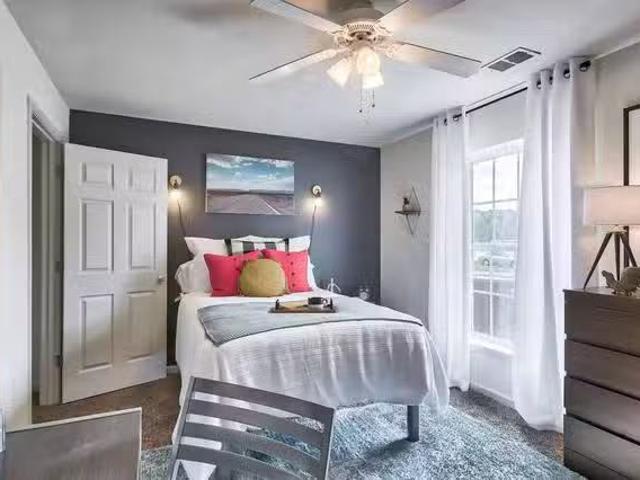 Room in 2 Bedroom 2.5 Bathroom