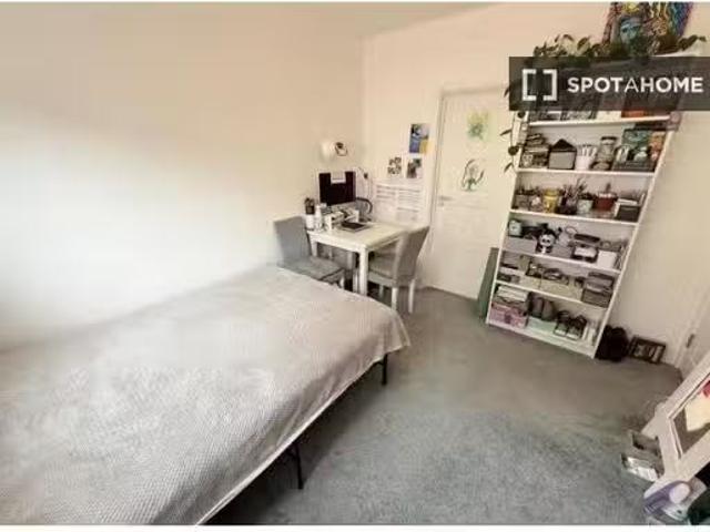 Room in 2 bedroom flat for rent in Surrey Quay, London
