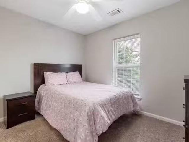 Room in 3 Bedroom 2 Bathroom V3 1
