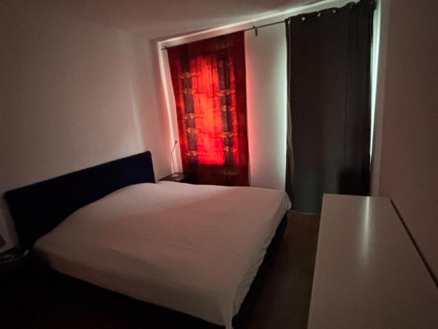 Room in 3 bedroom furnished ap. K.Wilhelminaplein