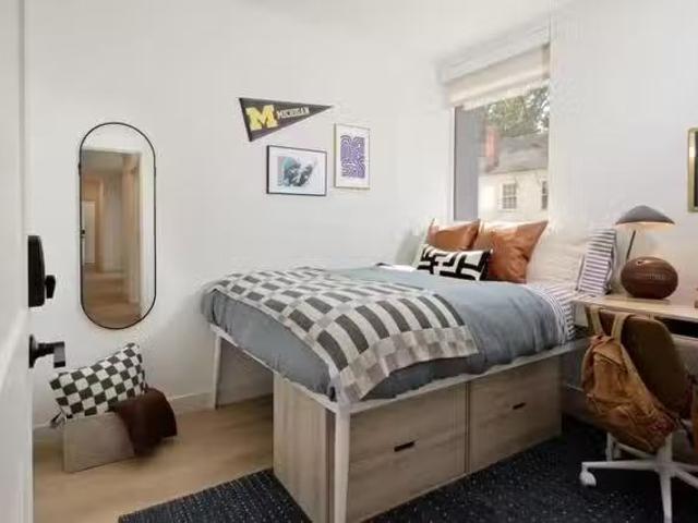 Room in 4 Bed 4 Bath 4BR 02