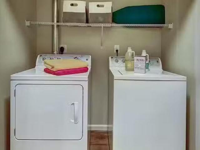 Room in 4 Bed 4 Bath Apartment