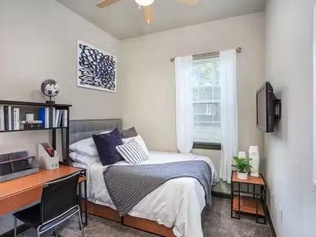Room in 4 Bedroom 4 Bathroom