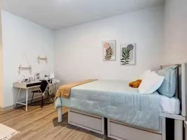Room in 4 Bedroom 4 Bathroom 4/4 E