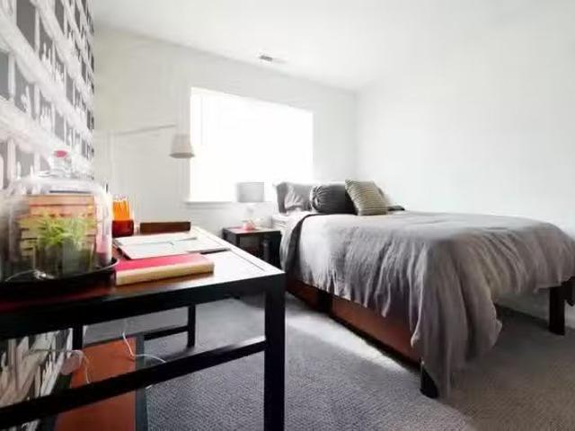 Room in 4 Bedroom 2 Bathroom 4 Bedroom Suite