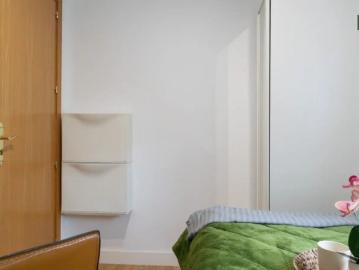 Room in 5 bedroom apartment in Madrid