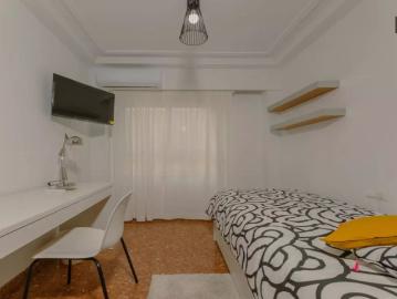 Room in 6 bedroom apartment for rent in Burjassot, Valencia