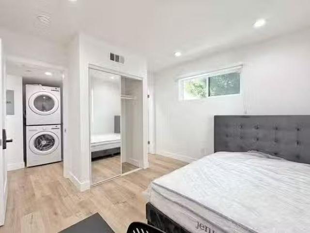 Room in 9 Bedroom 9 Bathroom