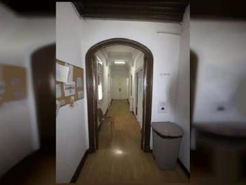 Room in 9 bedroom apartment in Malasaña
