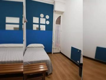 Room in 9 bedroom apartment in Malasaña