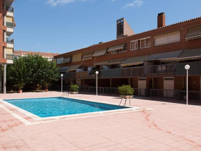 Room just for a female tenant in Cornellà de Llobregat