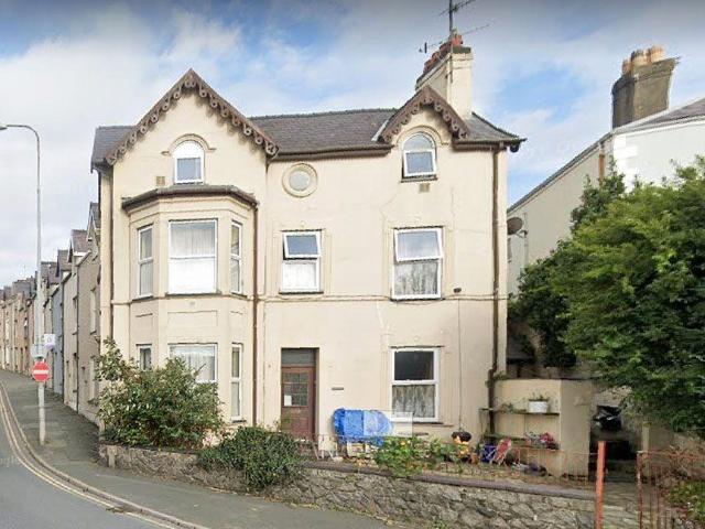 Room, South Rd, Caernarfon 1 bed in a house share to rent £400 pcm £92 pw