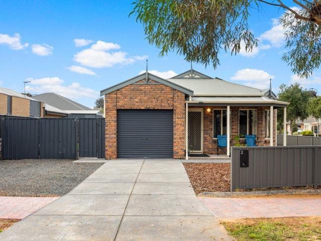 Room to move! 3 Bedroom courtyard home on a HUGE 455sqm Torrens title allotment in Pedler Estate