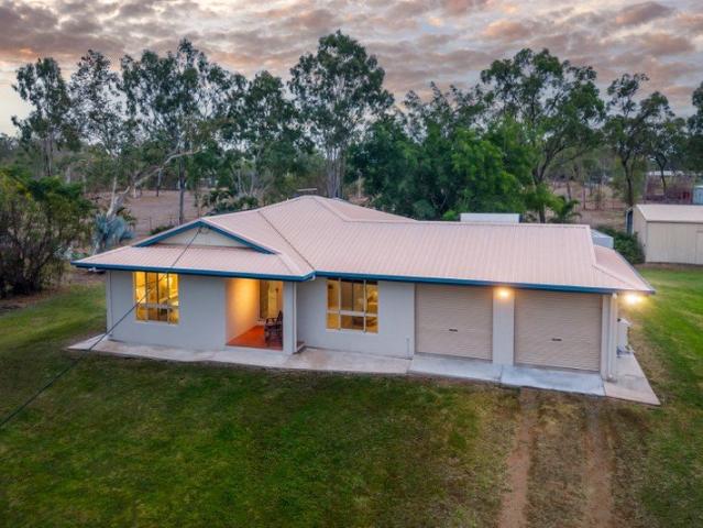 Room to move, Entertain and Enjoy the Kelso Acreage Lifestyle