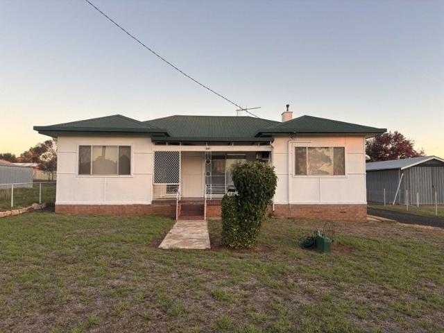 ROOM TO MOVE IN THE HEART OF DUNEDOO