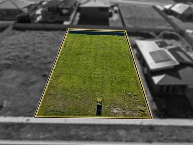 Room to Build, Grow and Enjoy in Coastal View Estate