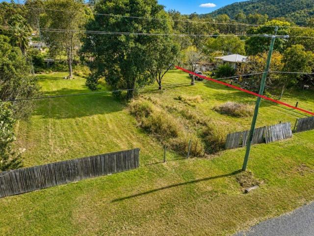 Room to Build, Space to Breathe 2,023m² in Linville