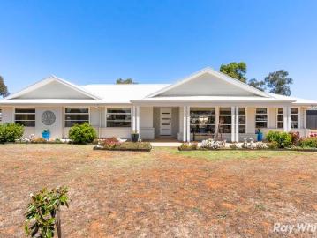 Old Junee, Marinna - Garden, Air conditioning