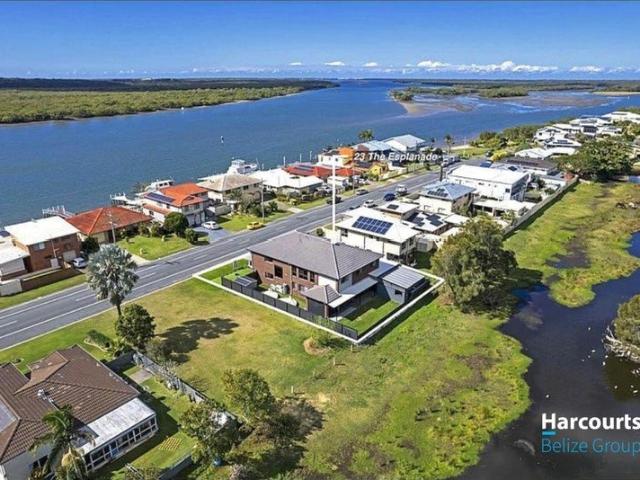 The Perfect Family Home with Water Views!