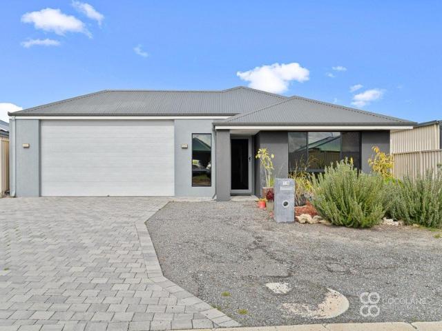 Room to Grow, Space to Entertain & the River Lifestyle Close By