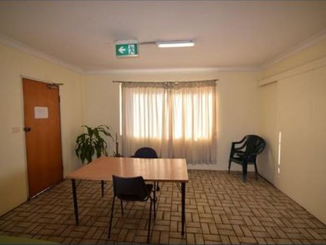 ROOM TO LET $300 PER WEEK MEN ONLY