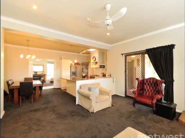 ROOM TO RELAX & ENJOY