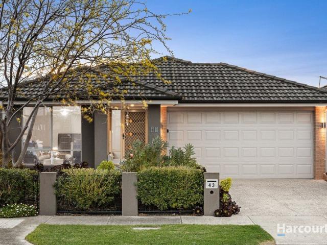 Room to Relax, Space to Entertain, Walk to Town