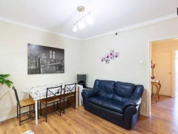 Room in a shared 4 bedroom apartment for rent in Collblanc, Barcelona