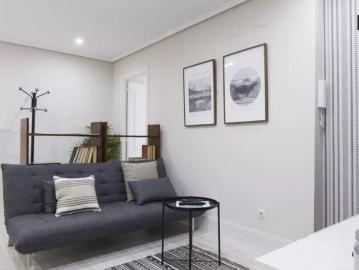 Room to rent in elegant 5 bedroom apartment in vibrant Indautxu