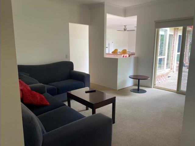 ROOM TO RENT in Parkwood Walk to Griffith University all utilities inclusive, MALES ONLY