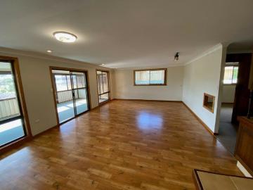 Room to Spare or Share 5 Bedroom Home