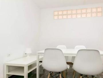 Room with desk and double bed for rent in 5 bedroom apartment in Ronda
