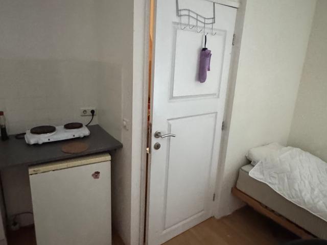 room with own kitchen 11m2 only voor Expat
