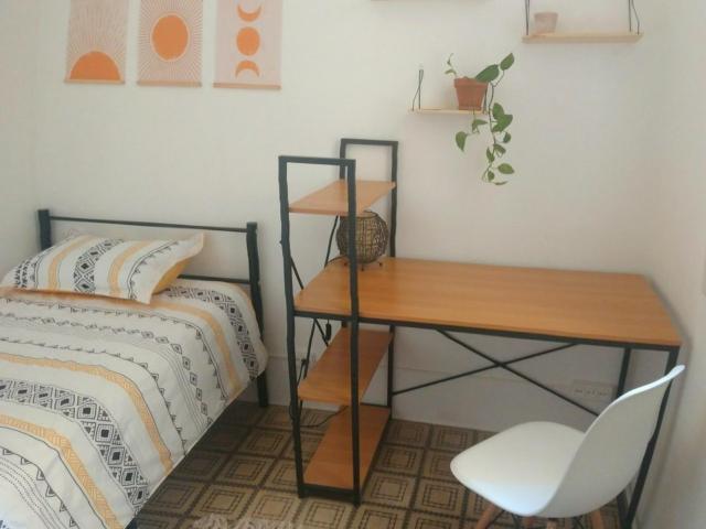 Room with single bedroom in a central flat Fort Pienc Area for female tenants