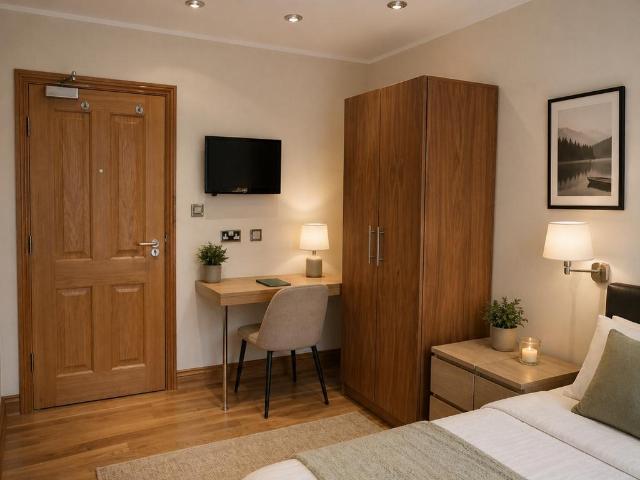 Room 108, West One, 55 57. 1 bed in a house share to rent £525 pcm £121 pw