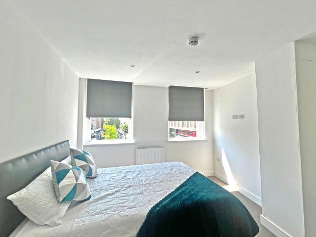Room 11 Mill Street 1 bed in a house share to rent £600 pcm £138 pw