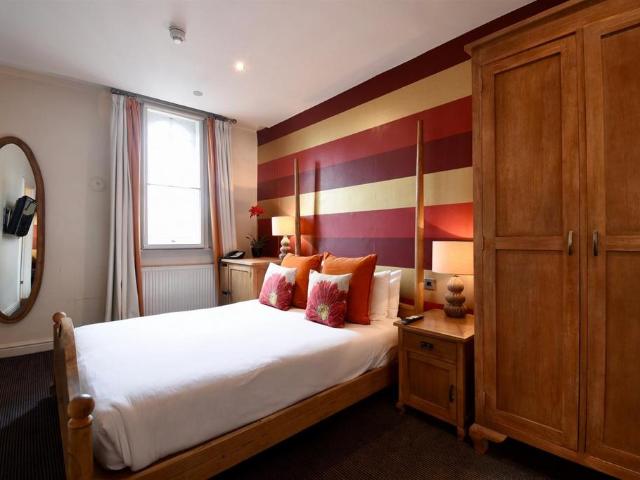 ROOM 11 Cinnabar Hotel, 88 89 Fore. 1 bed in a house share to rent £825 pcm £190 pw