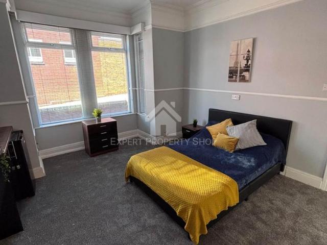 Room 1, 26 Percy Street. Rotherham. 1 bed in a house share to rent £450 pcm £104 pw