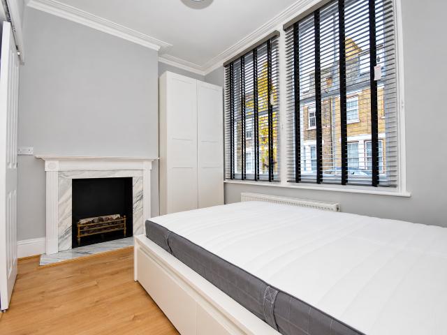 Room 1, 57 Senrab Street E1, 1 bed terraced house to rent, £1,000 pcm | PrimeLocation