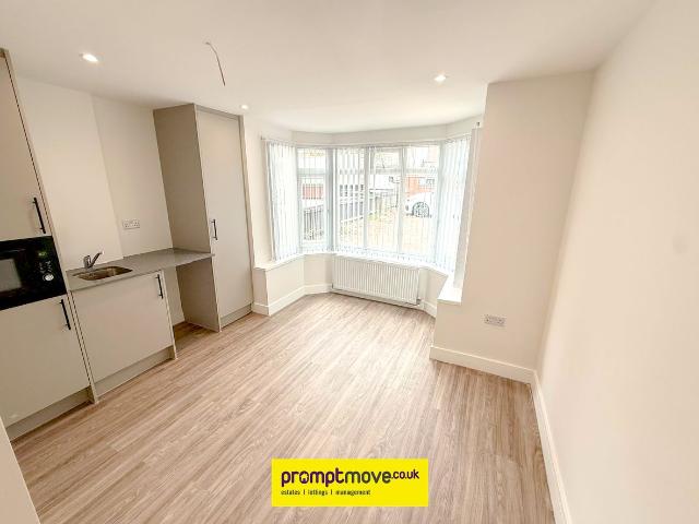 Room 1, 636 Dunstable Road Luton LU4, Property to rent, £1,050 pcm | PrimeLocation