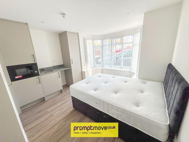 Room 1, 636 Dunstable Road Luton LU4, Property to rent, £700 pcm | PrimeLocation